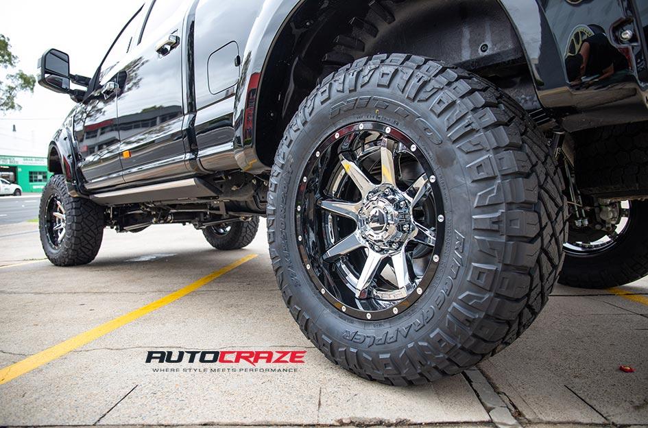 FORD F250 RAMPAGE CHROME CENTER AND GLOSS BLACK OUTER